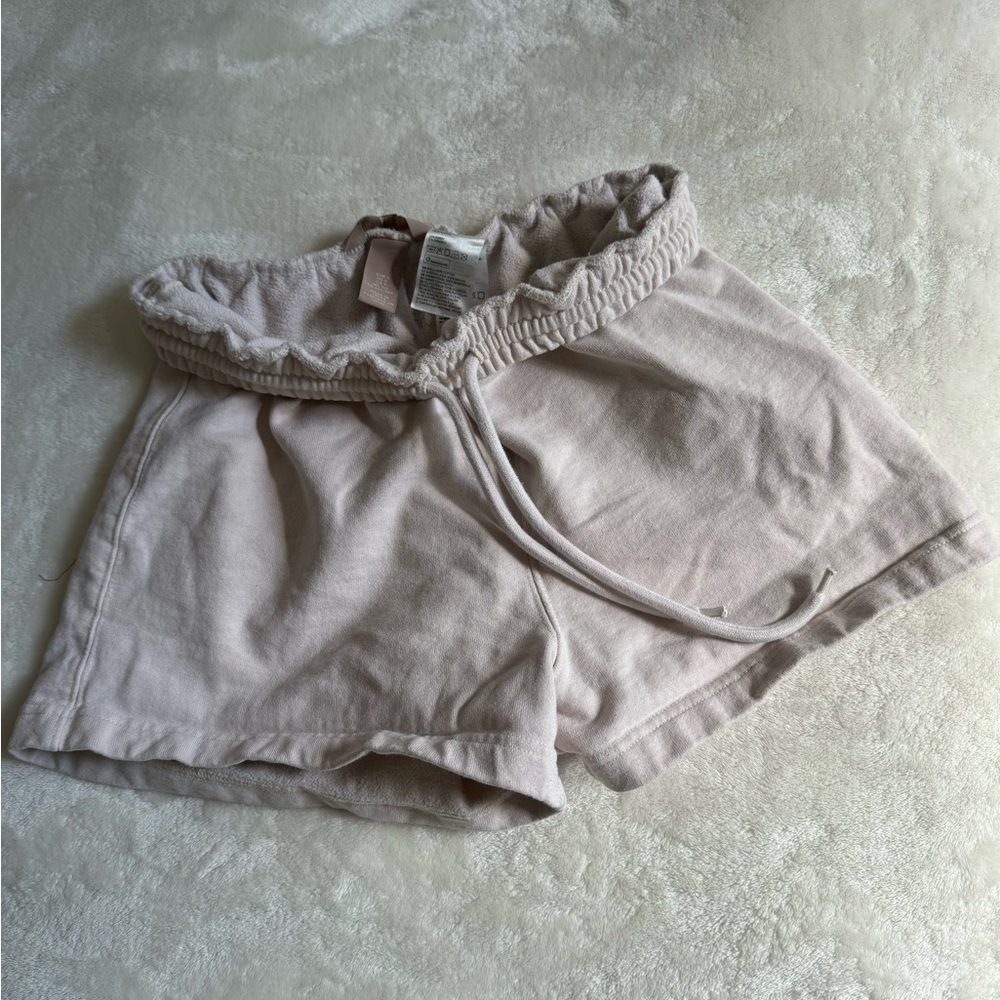 Comfy neutral shorts